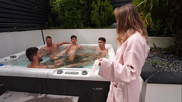 WILD GANGBANG TRIPLE PENETRATION AND ANAL TO THE SEXY BITCH